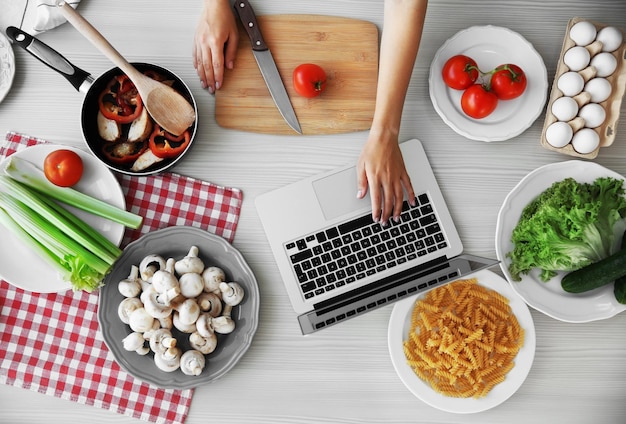 Kurs kulinarny na stole